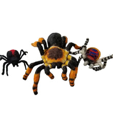 Load image into Gallery viewer, Felted Spider Kit - NeedleFeltSupply
